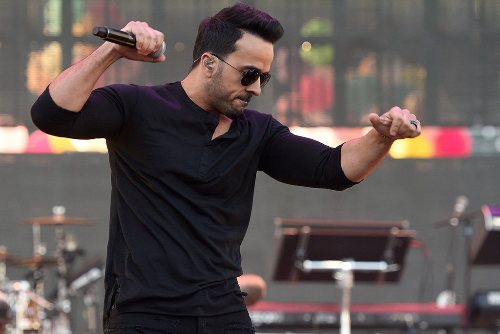 Luis Fonsi Performance Poster
